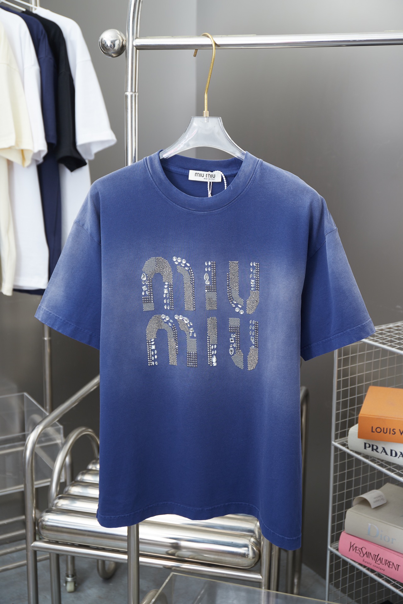 MUI MUI 25SS nueva primavera-verano. Camiseta de manga corta con letras y pedrería termoadhesiva. Estilo de lujo ligero…