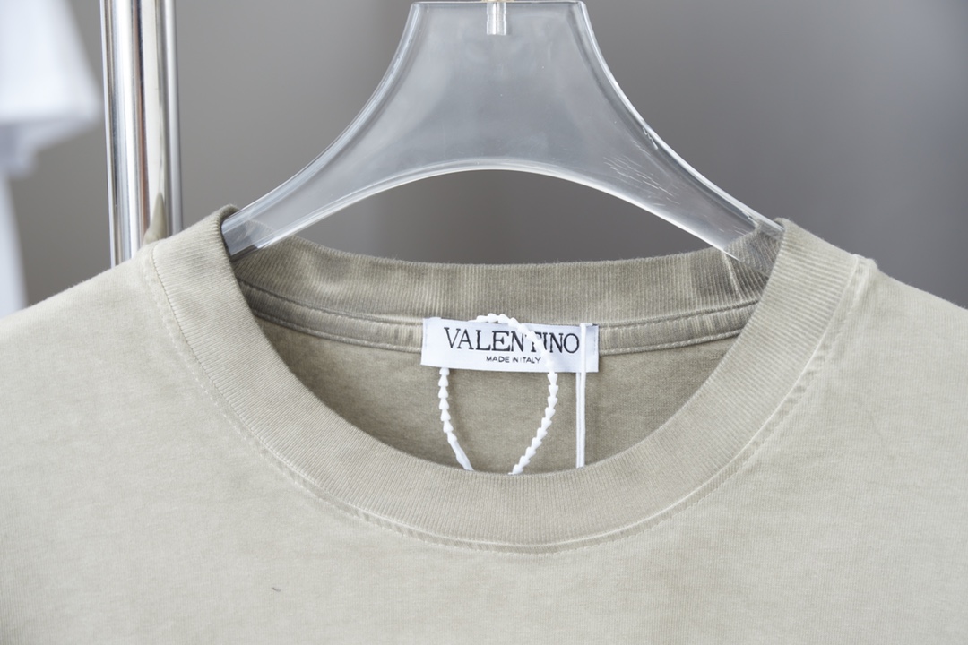 Valentino 25SS Early Spring New Embroidered Letter Print Short Sleeve 4 i1736765584 1393 5