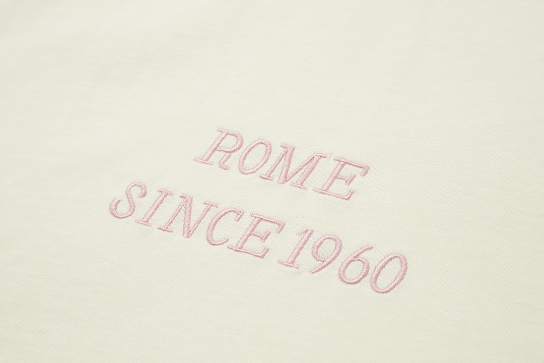 Luxury Valentino 2025 Classic Logo Cotton T-shirt with Detailed Features - 图片 8