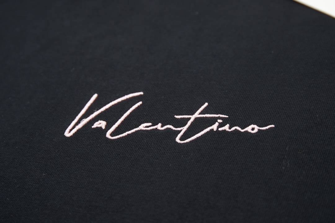 Luxury Cotton T-shirt with Embroidered Logo – Valentino 2025 Collection - 图片 4