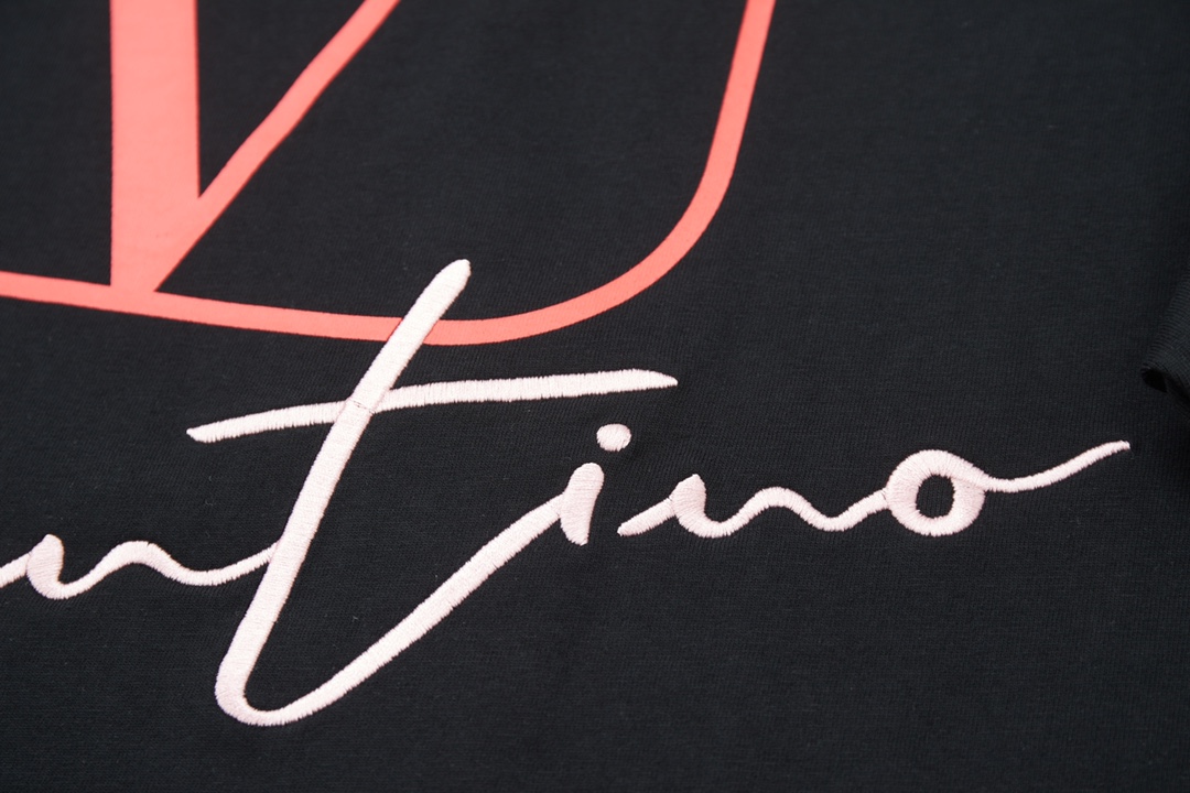 Luxury Cotton T-shirt with Embroidered Logo – Valentino 2025 Collection - 图片 7
