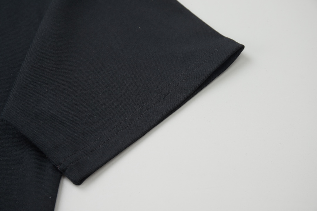 Luxury Cotton T-shirt with Embroidered Logo – Valentino 2025 Collection - 图片 5