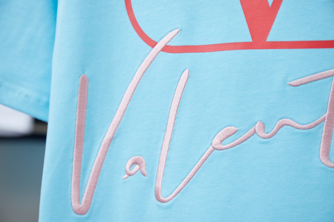 Luxury Val*ntino 2025 Classic Logo Embroidered Shirt with Premium Details - 图片 7