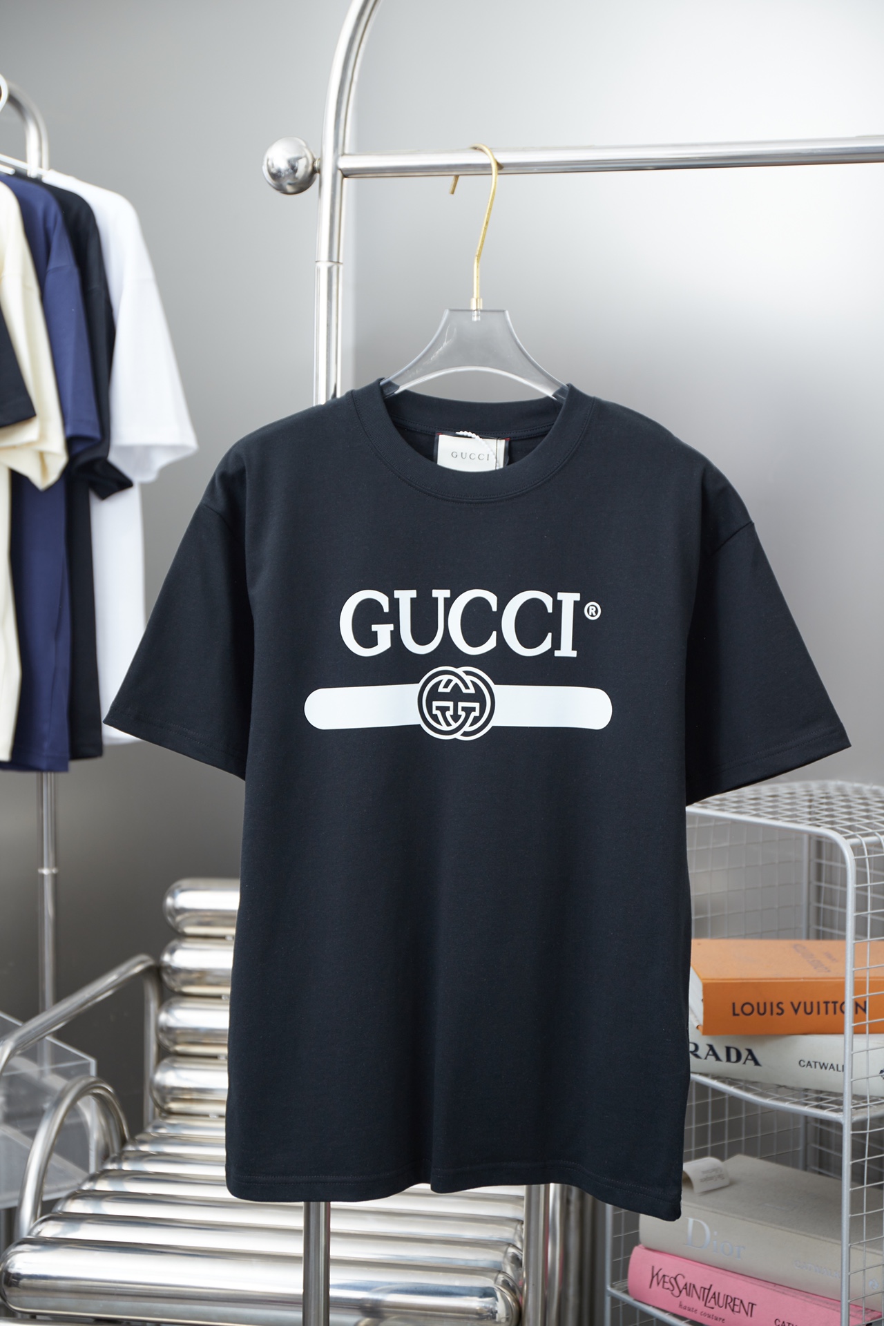GU Gujia 25SS Early Spring New Arrival Letter Print Short Sleeve Light Luxury Essential for Men and Women Daily Commute…