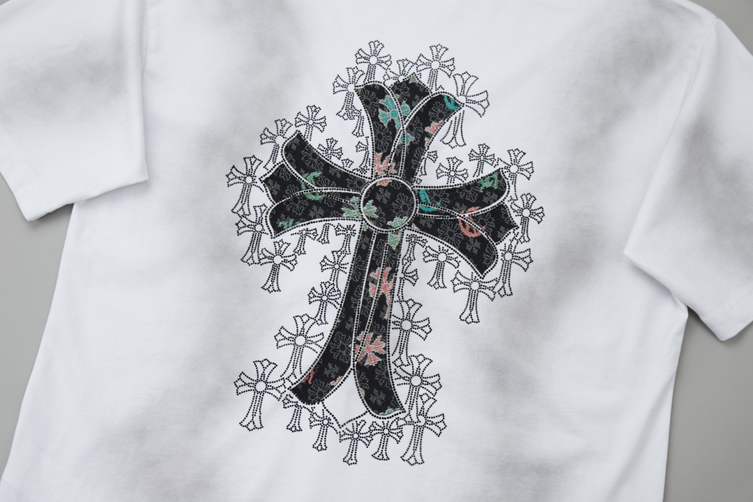Chrome Hearts Vintage White T-Shirt with Cross Graphic, Crew Neck, S-XL 8 i1740587481 6928 16