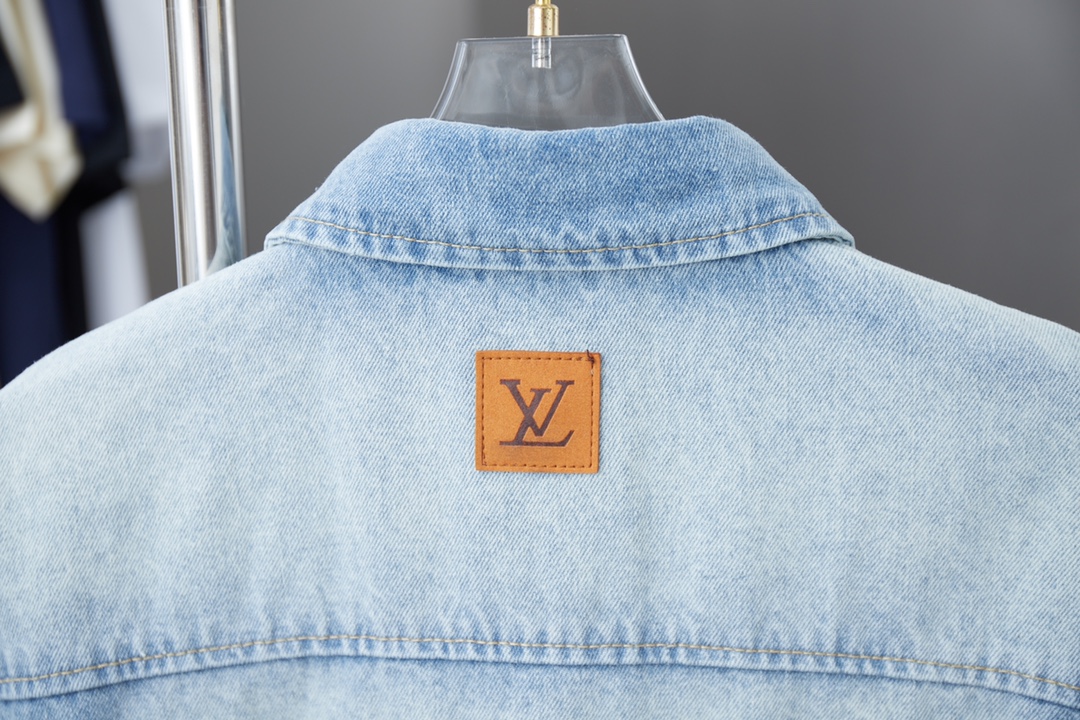 Louis Vuitton 25SS Denim Shirt - Short Sleeve, Pearl Buttons, LV Embroidery 8 i1740588854 9023 3