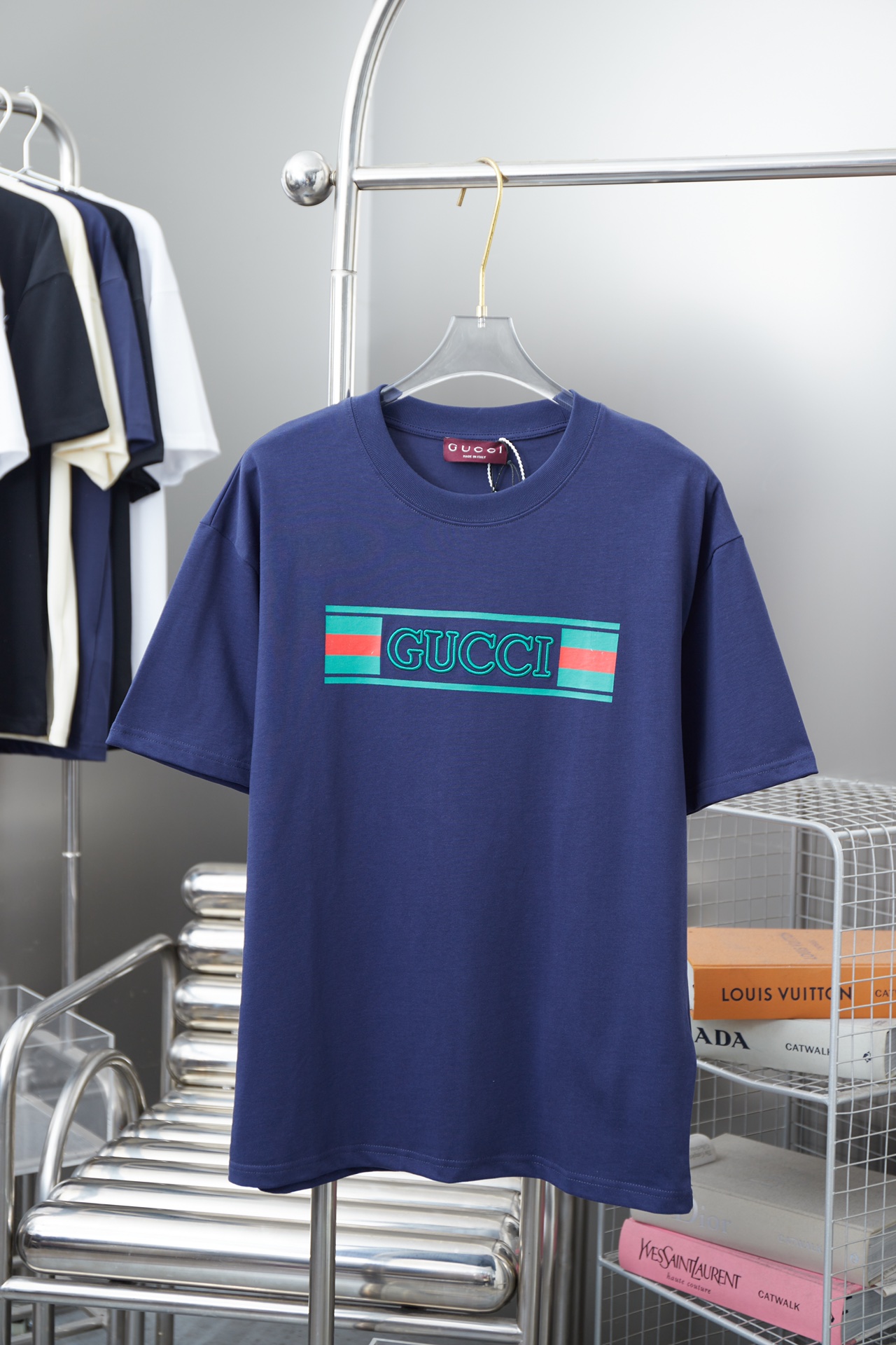 GU*CI 2025 SS Nueva manga corta con bandera de cinta Gu, estilo lujo casual, imprescindible para el uso diario de hombr…