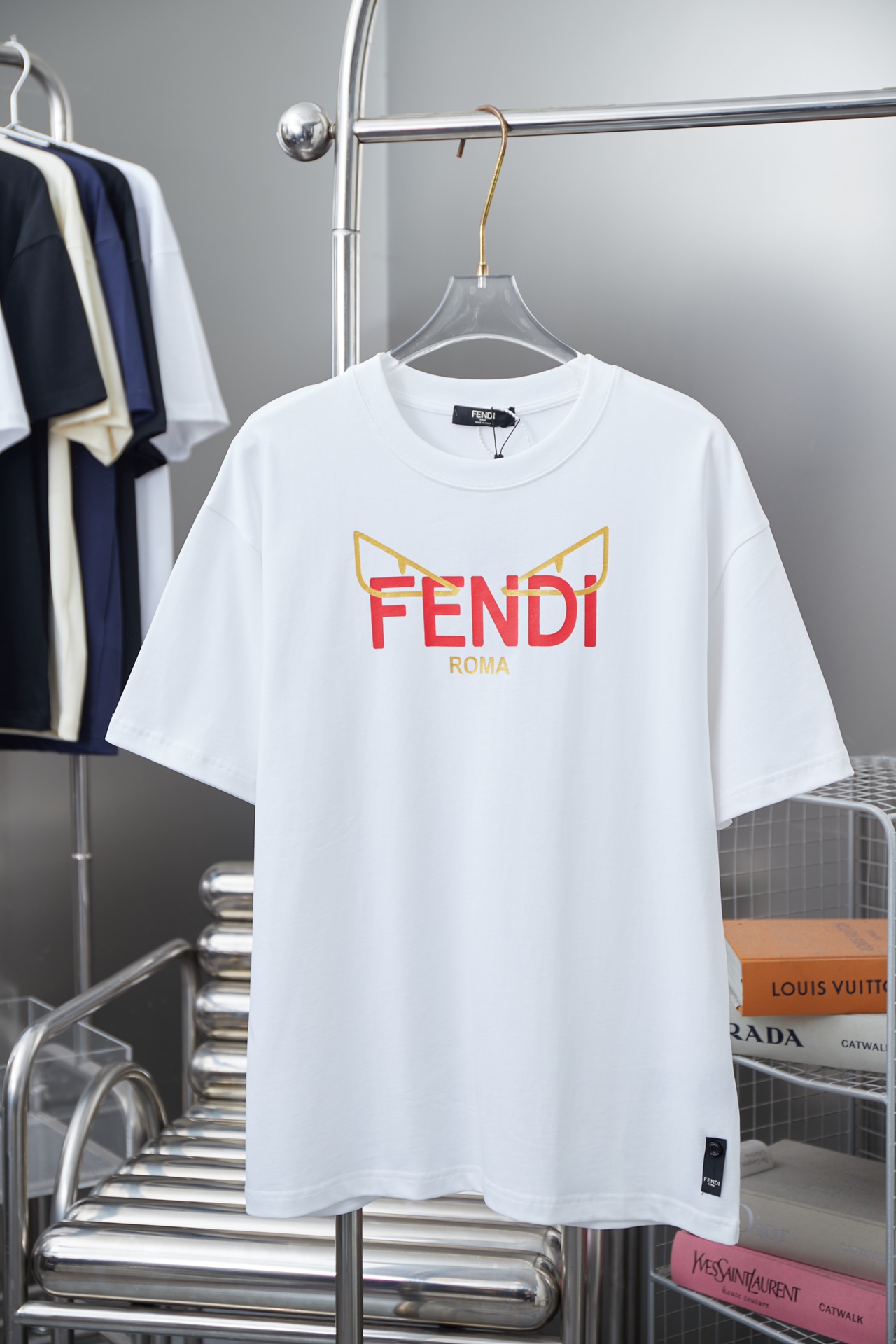 FEND* 芬家 2025ss edición limitada del Año de la Serpiente, camiseta de manga corta de monstruo, lujo ligero, imprescindi…