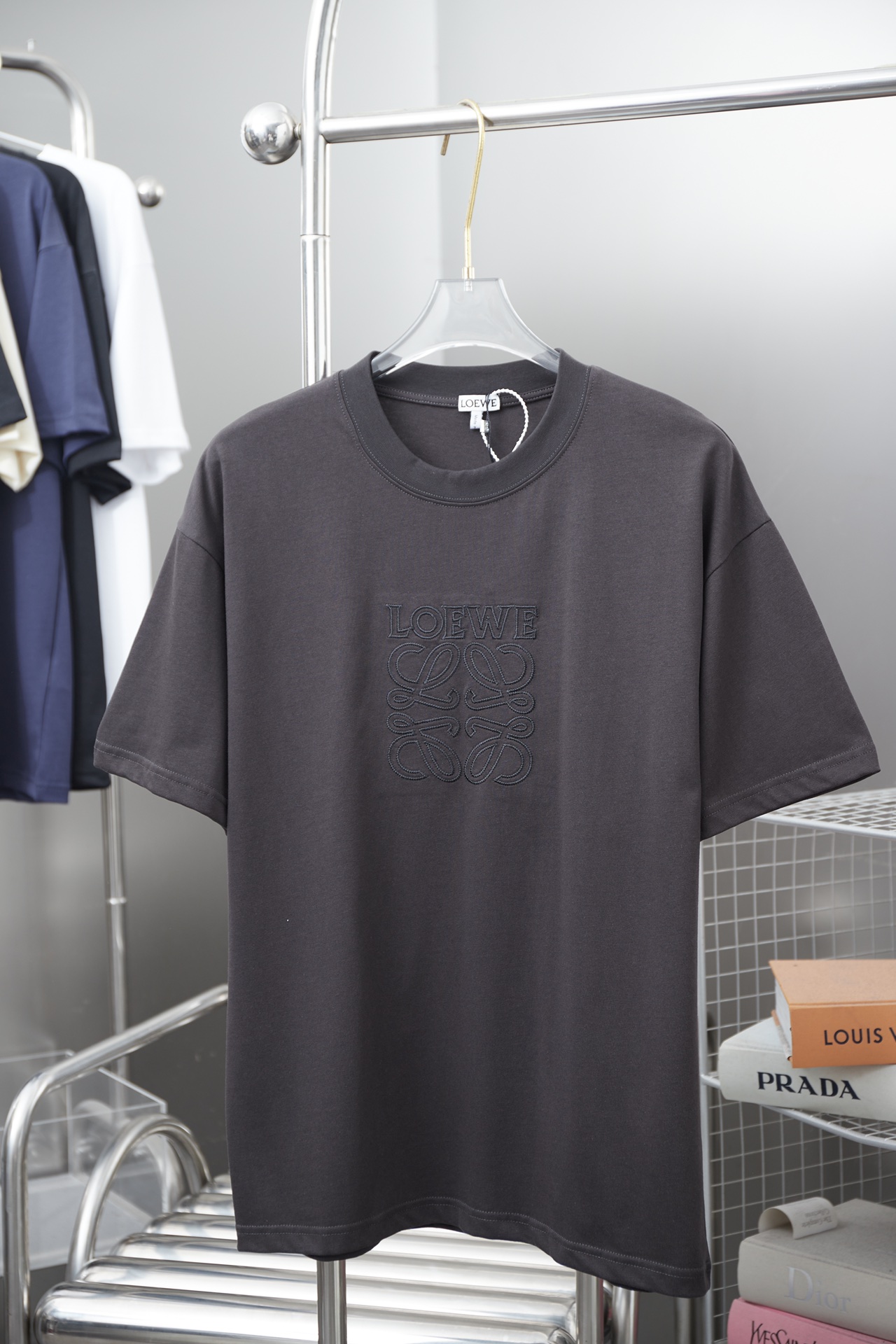 🅿️95 Camiseta de manga corta LOEWE 25SS de nueva temporada con logo clásico bordado. Estilo de lujo ligero, imprescind…