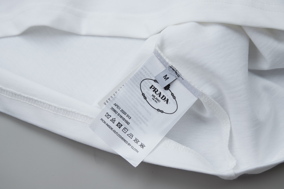 Luxury Cotton T-Shirt with Classic Hardware and Chest Pocket – PRAD* 25SS Collection - 图片 8