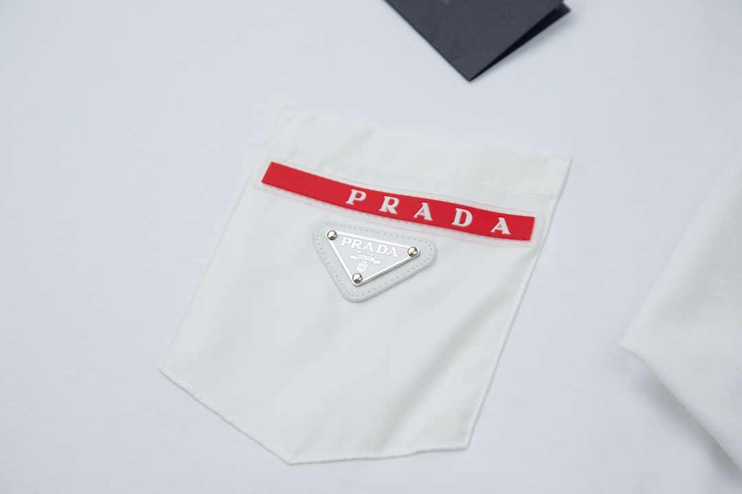 Luxury Cotton T-Shirt with Classic Hardware and Chest Pocket – PRAD* 25SS Collection - 图片 4