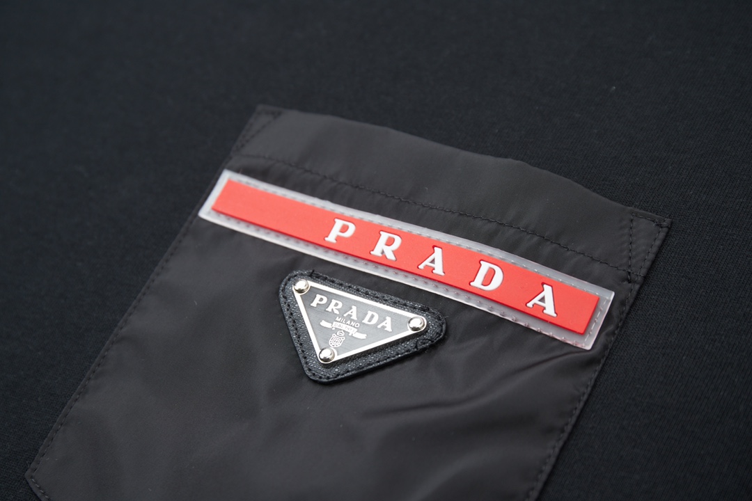 Luxury Cotton T-shirt with Classic Hardware: PRAD* 25SS Detailed Features and Specifications - 图片 5