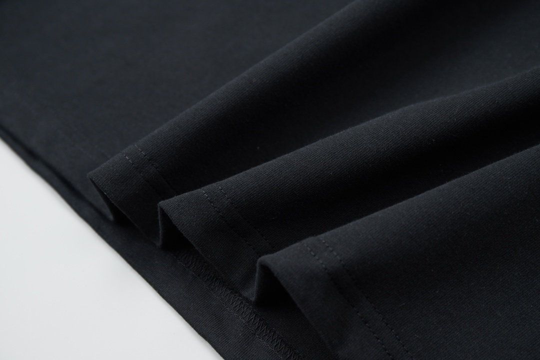 Luxury Cotton T-shirt with Classic Hardware: PRAD* 25SS Detailed Features and Specifications - 图片 8