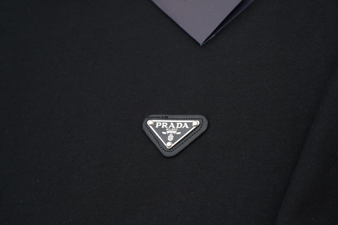 Luxury PRAD* 25SS Short Sleeve Shirt with Custom Hardware Buttons and Machine Embroidery - 图片 3