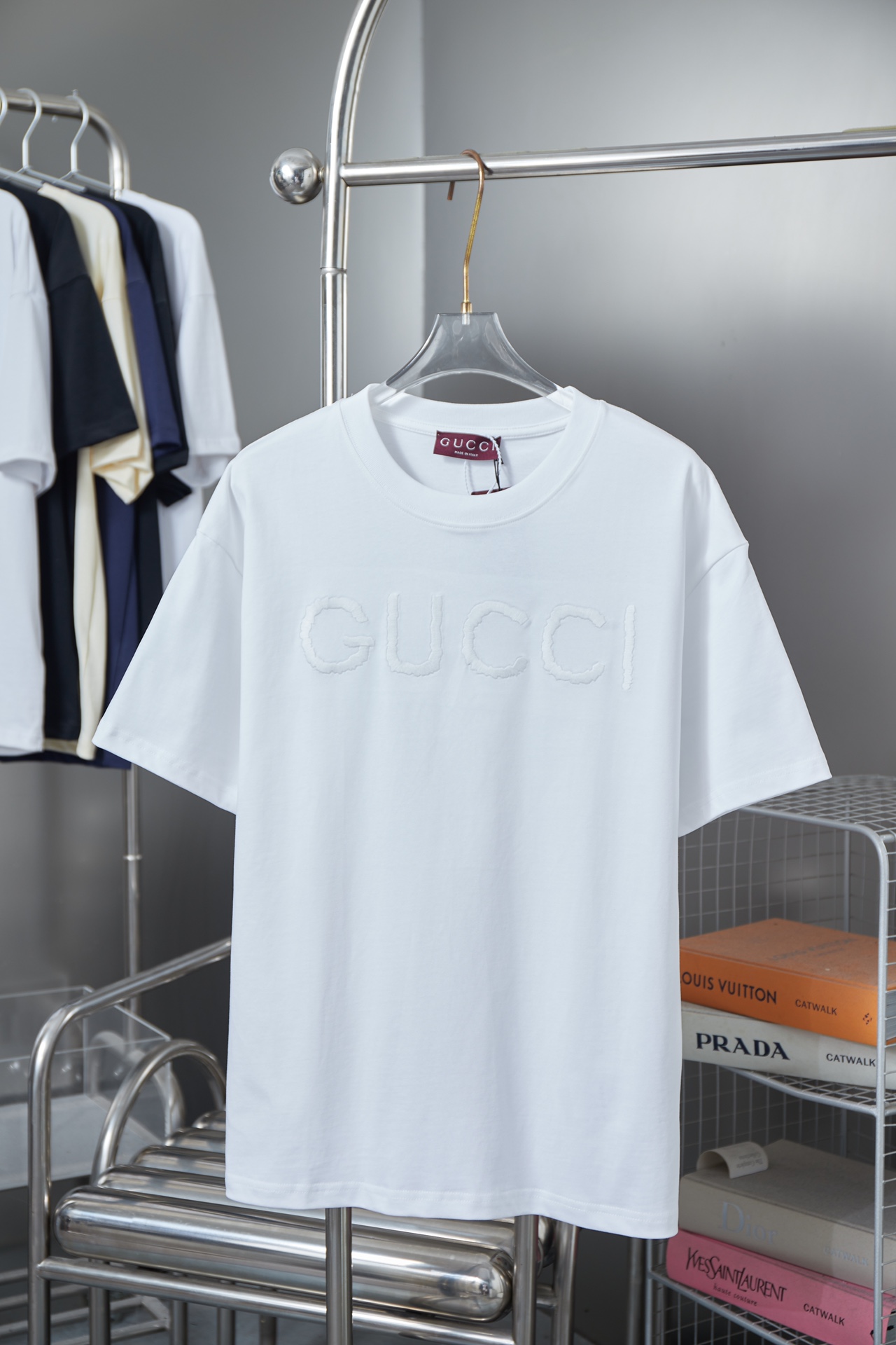 GU*CI 2025 SS nueva camiseta de manga corta con logo GU bordado con hilo fino, estilo de lujo ligero, prenda esencial p…