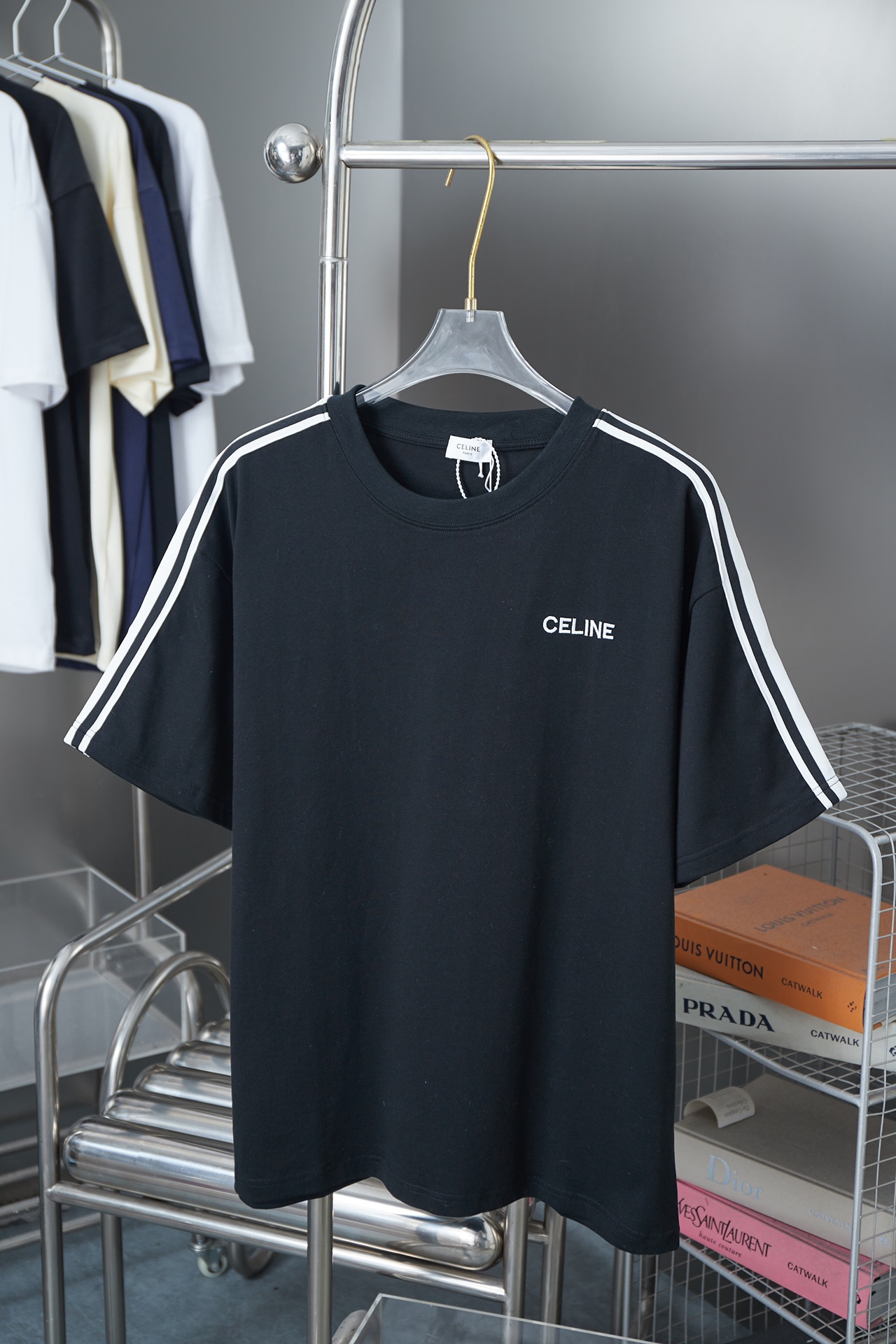 CELIN* 25SS Nueva primavera temprana Camiseta de manga corta con letras bordadas y estampado, lujo ligero, prenda impre…