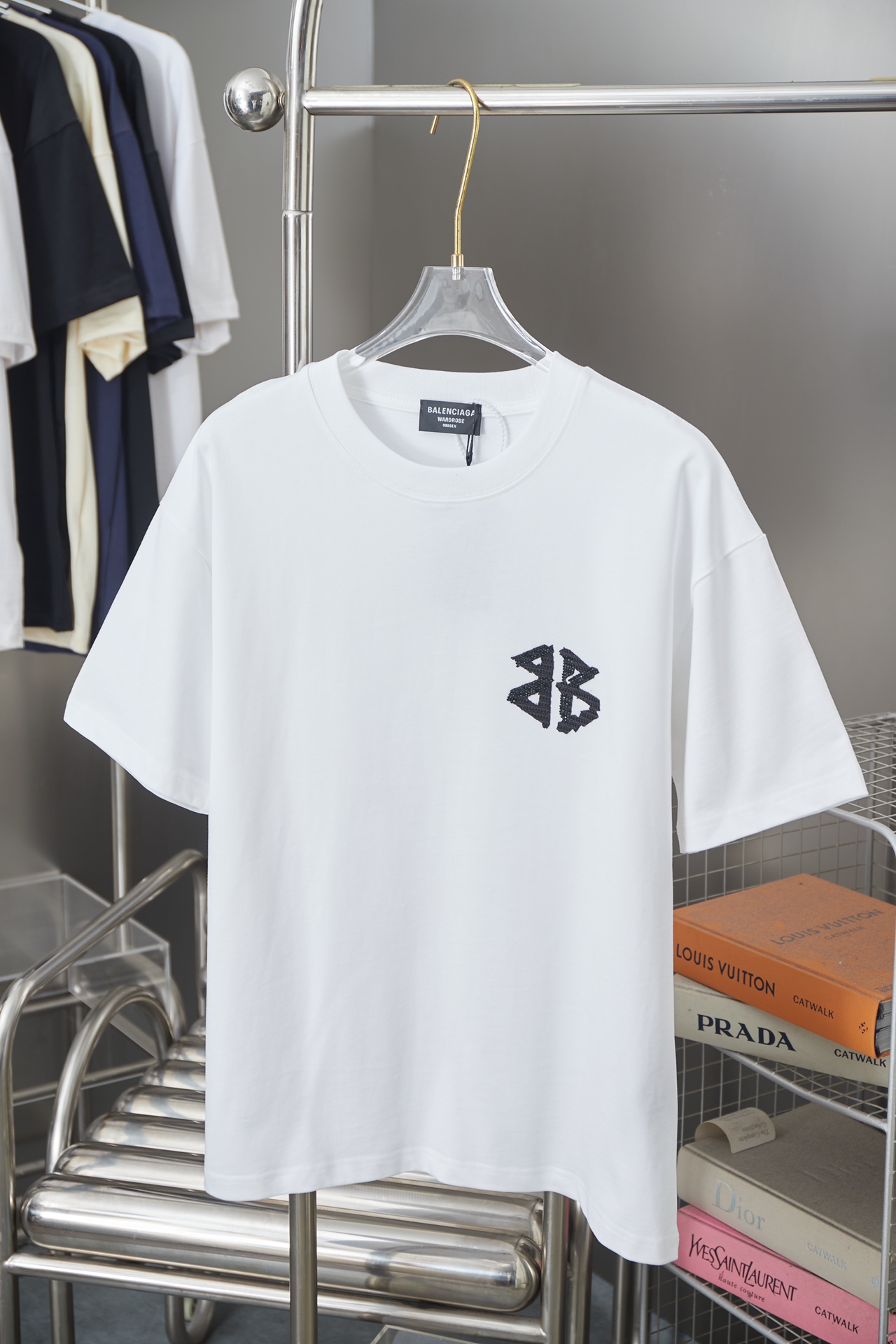 발렌시아가 남성 반팔 26SS 49180