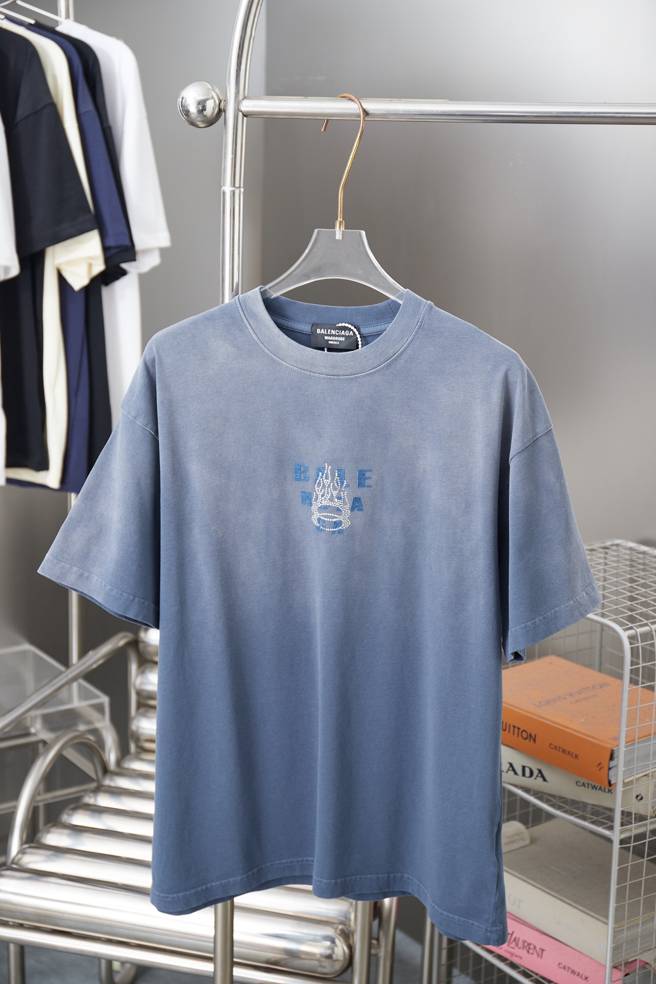 발렌시아가 남성 반팔 26SS 49176