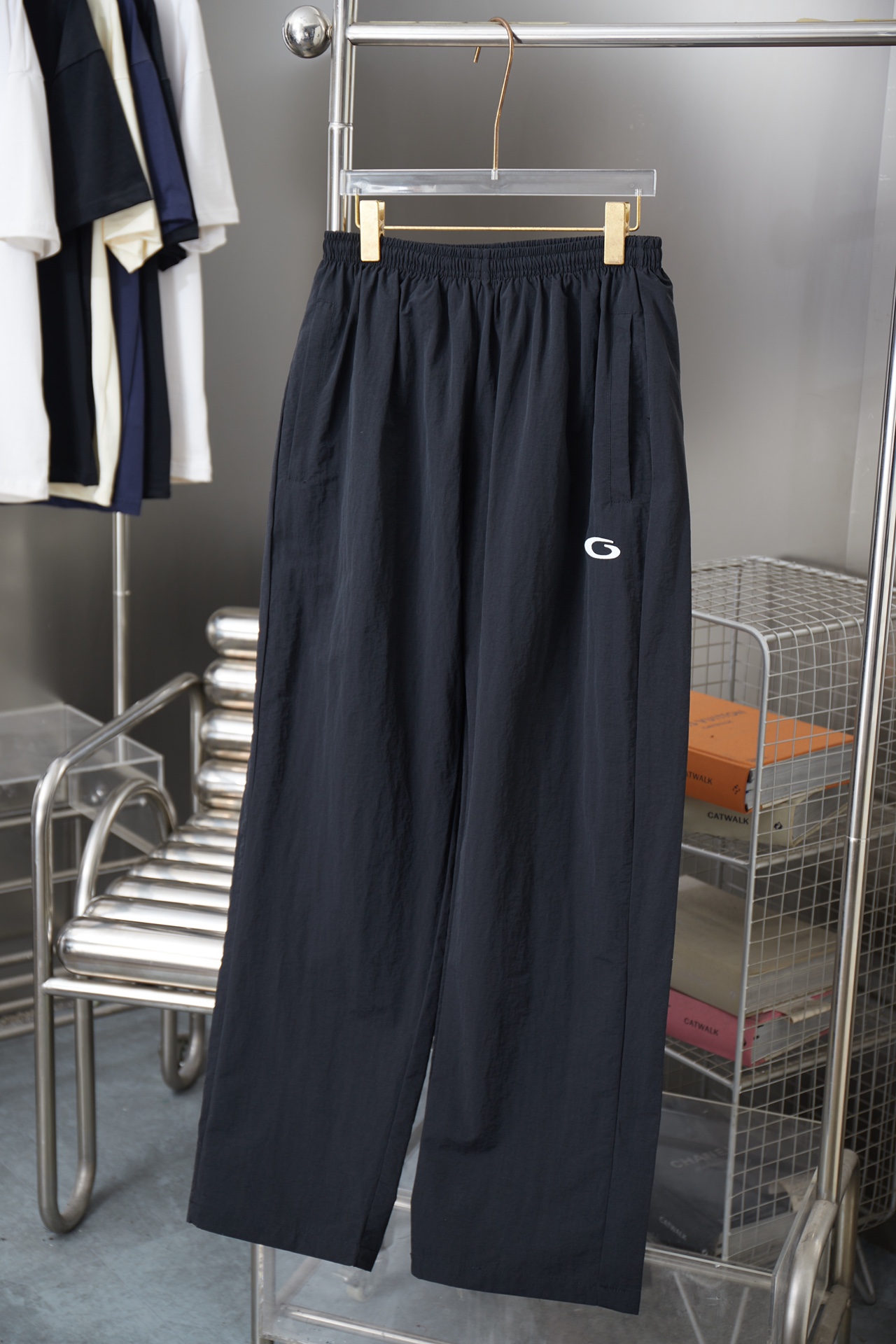 P155 Balenciaga 𝘽𝘼𝙇𝙴𝙉𝘾𝙄𝘼𝙂𝘼 BLCG 26SS Pantalones deportivos tejidos con bordado de medio anillo 77, estilo de …
