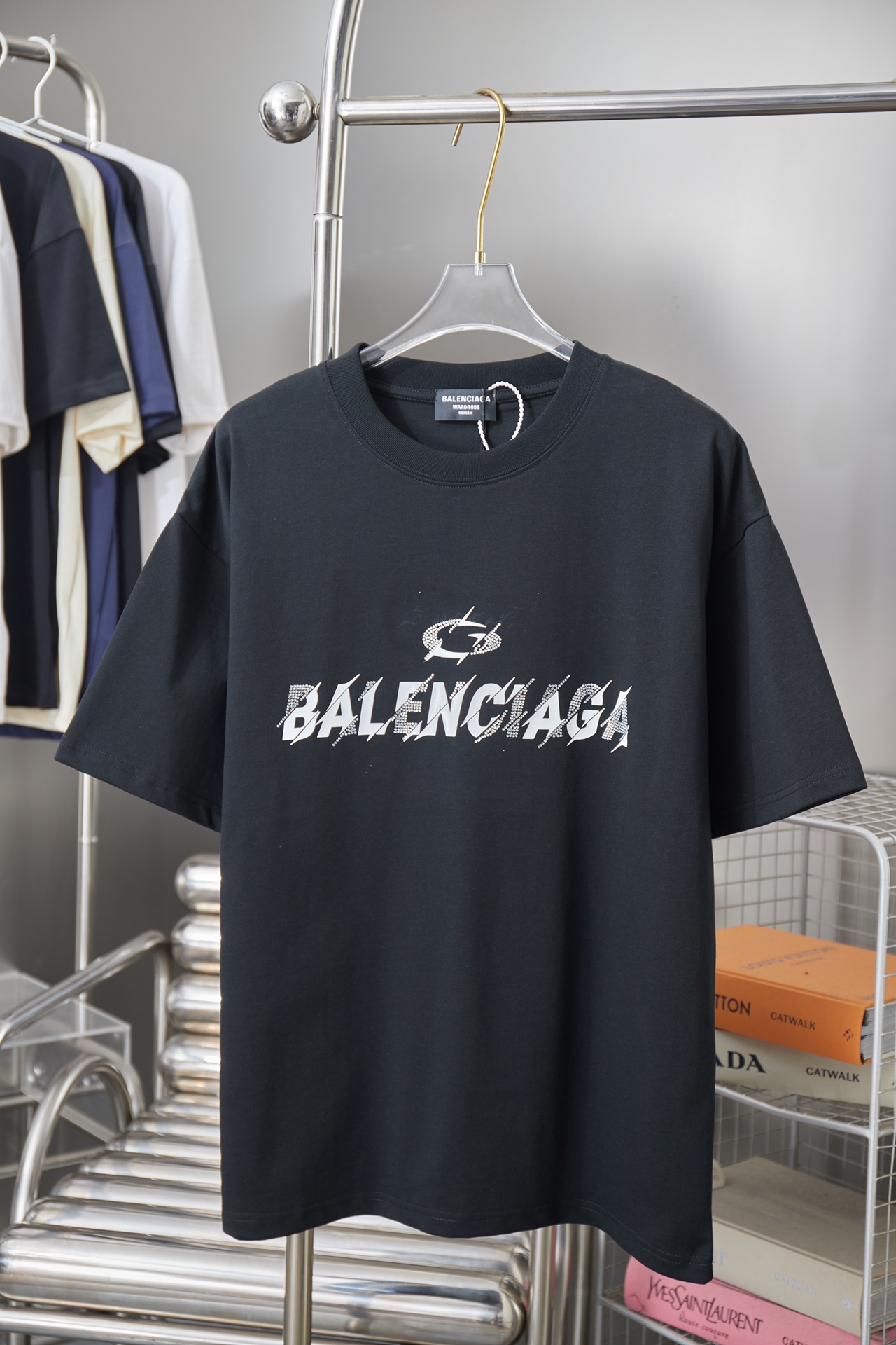 P75 Balenciaga BLCG 25SS nueva llegada de primavera camiseta de manga corta con logo de letras y pedrería termoadhesiva…