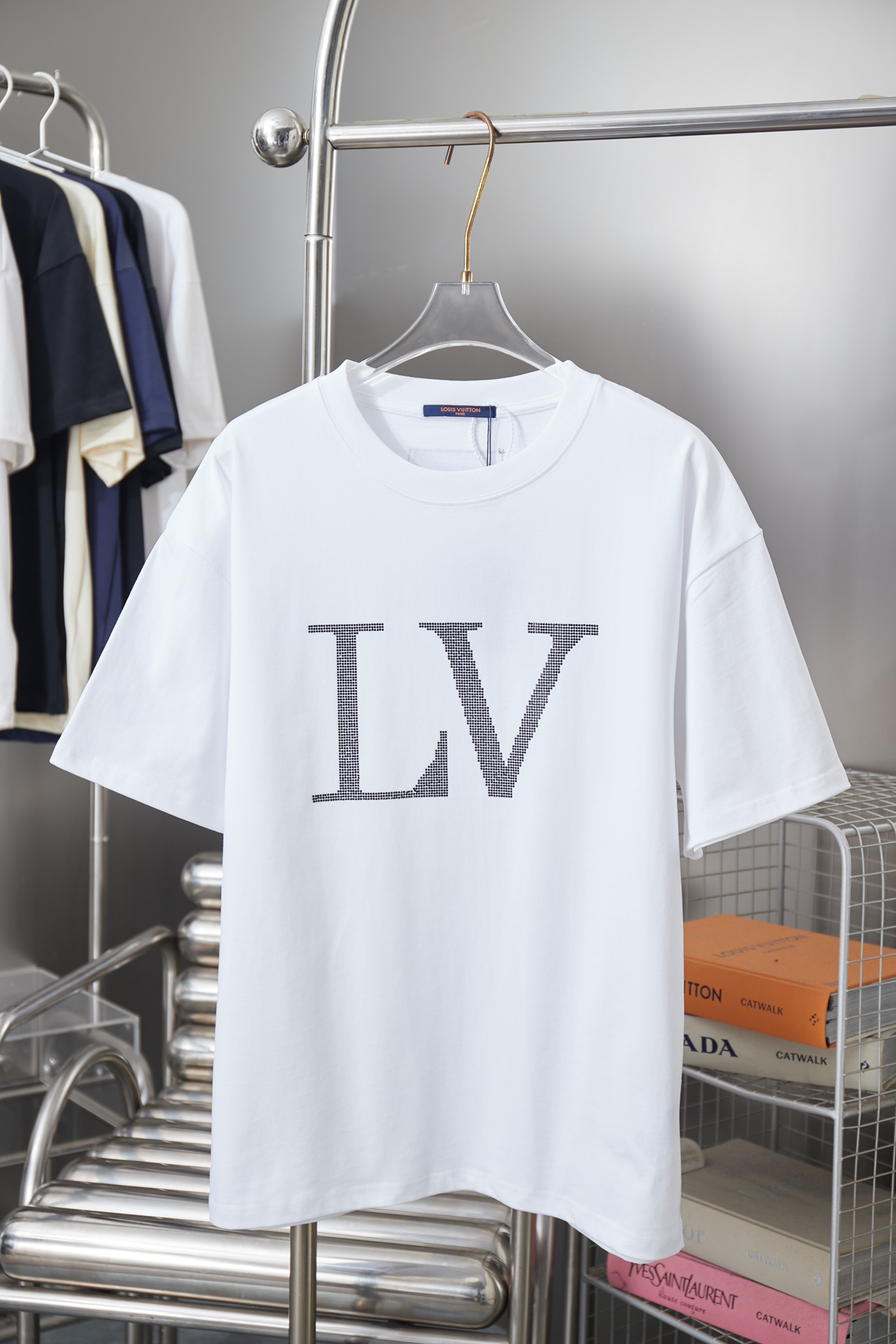 P75 1V 25SS nuevo estilo de principios de primavera LV letra manga corta perforada en caliente artículo esencial de luj…