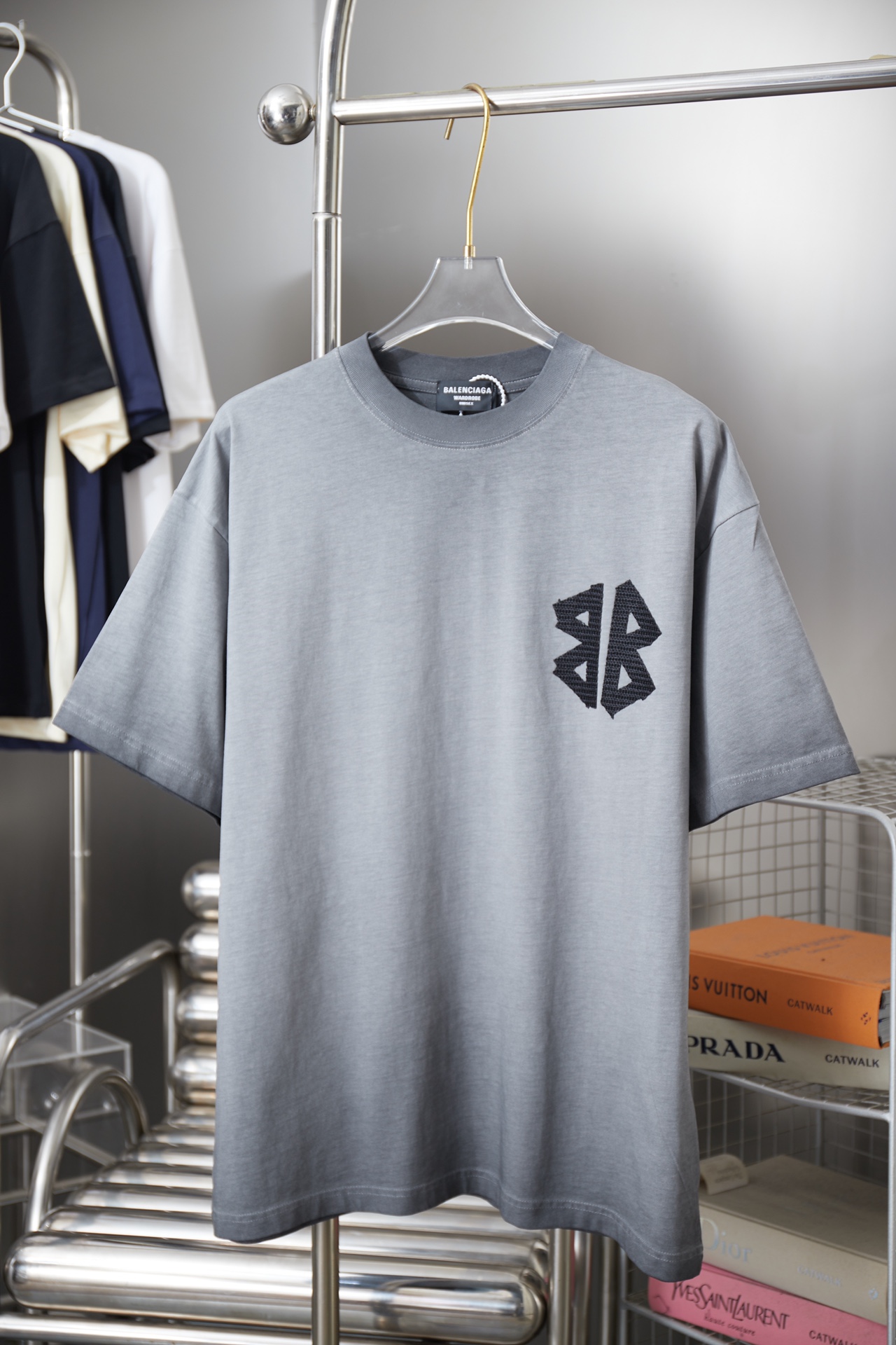 발렌시아가 남성 반팔 26SS 49167