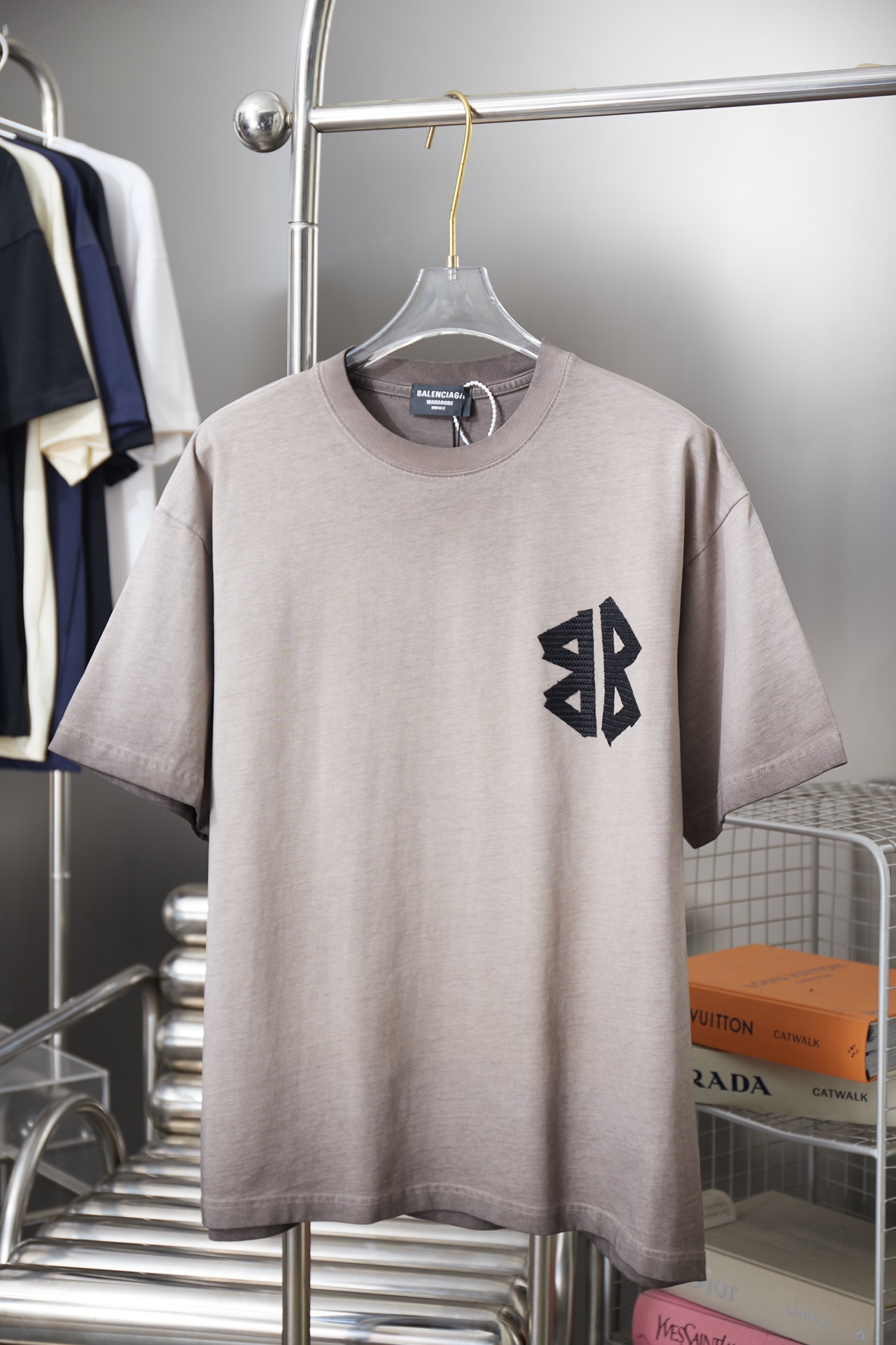 발렌시아가 남성 반팔 26SS 49169
