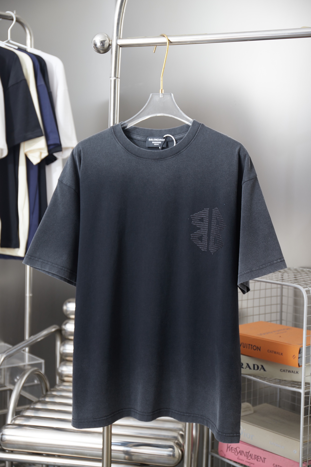 발렌시아가 남성 반팔 26SS 49168