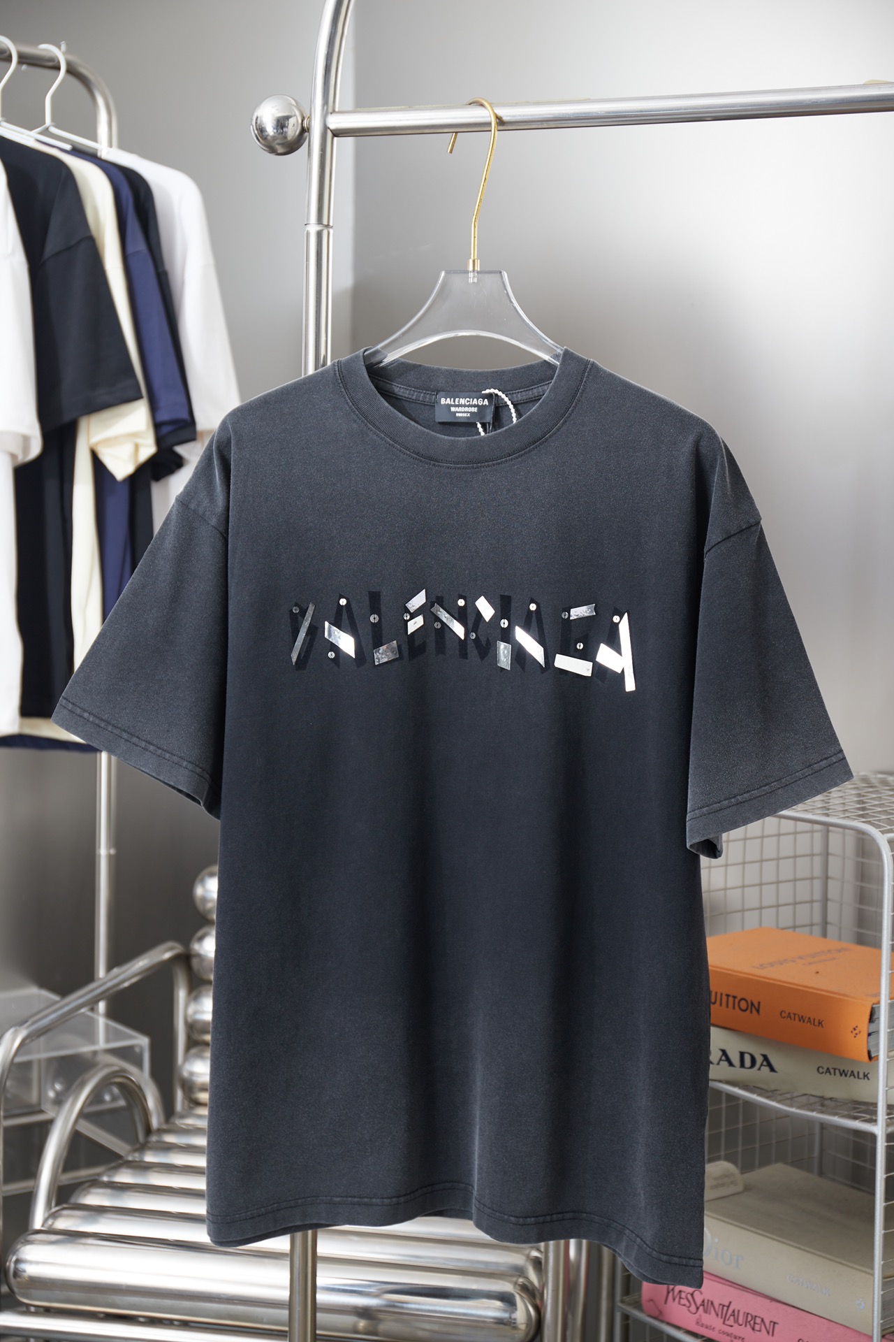 발렌시아가 남성 반팔 26SS 49163