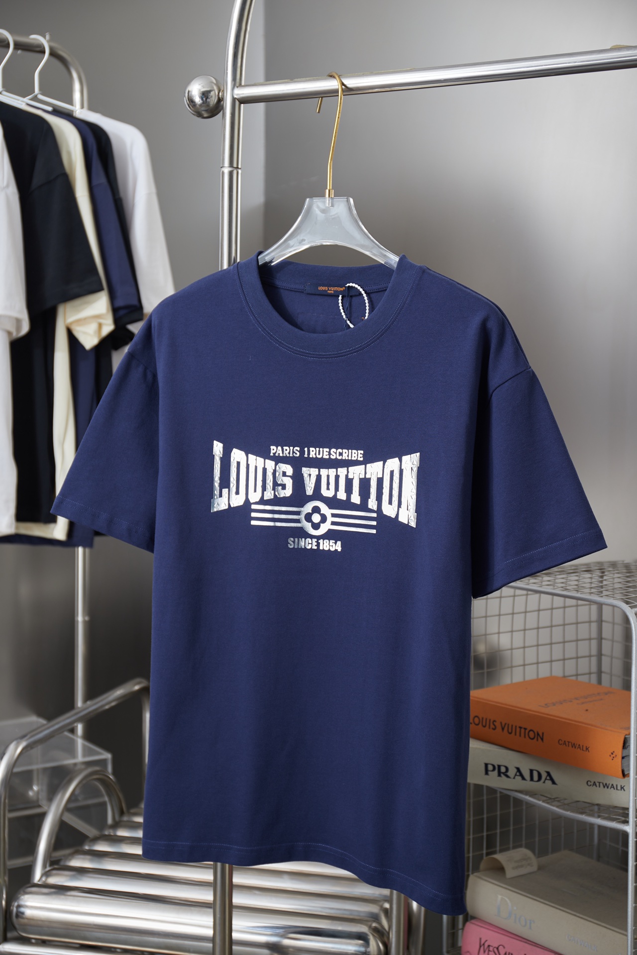P75 1V 25SS Principios de primavera nuevo estilo letras LV mangas cortas plateadas calientes Artículo esencial de lujo …