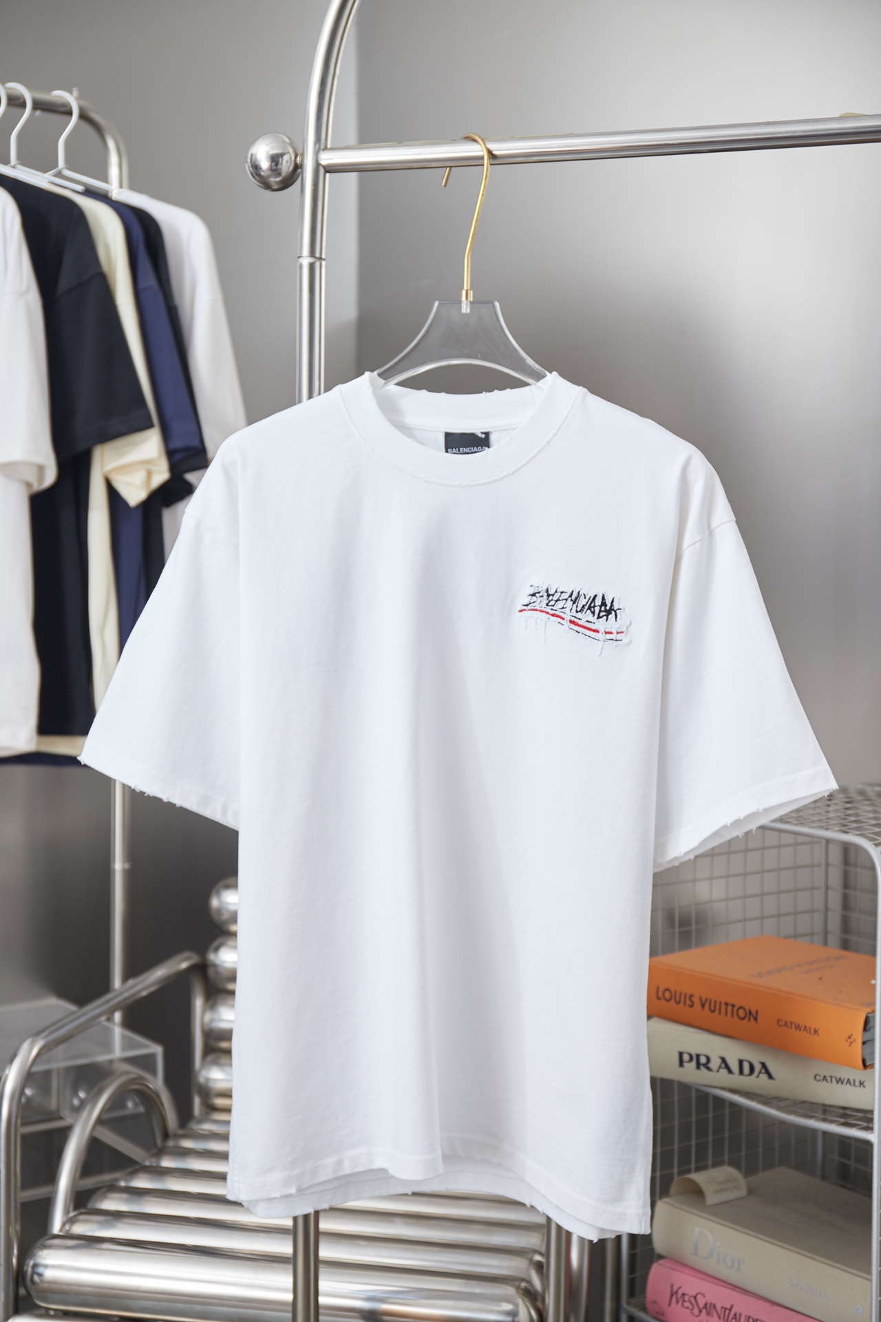 발렌시아가 남성 반팔 26SS 49155