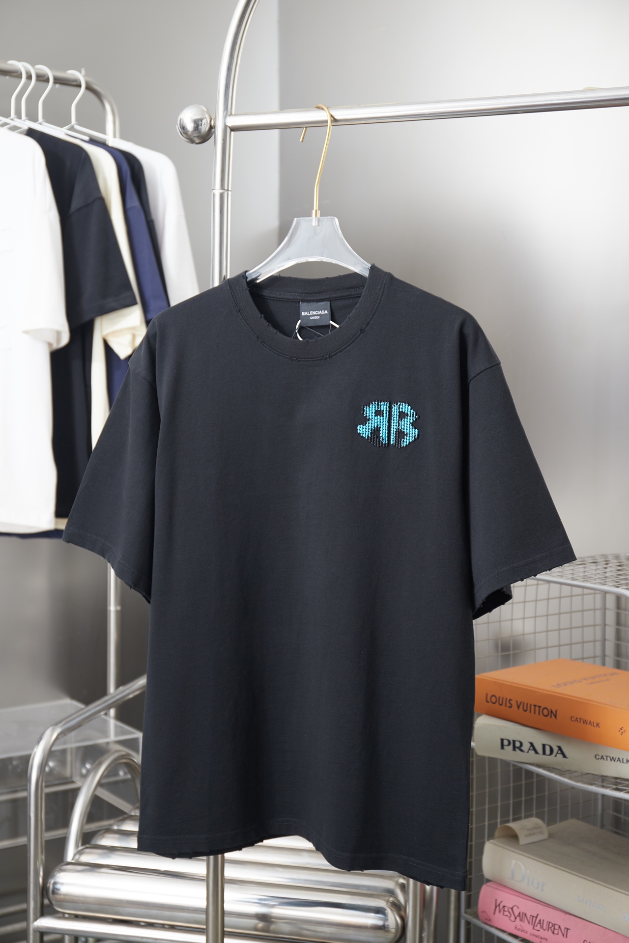 발렌시아가 남성 반팔 26SS 49157