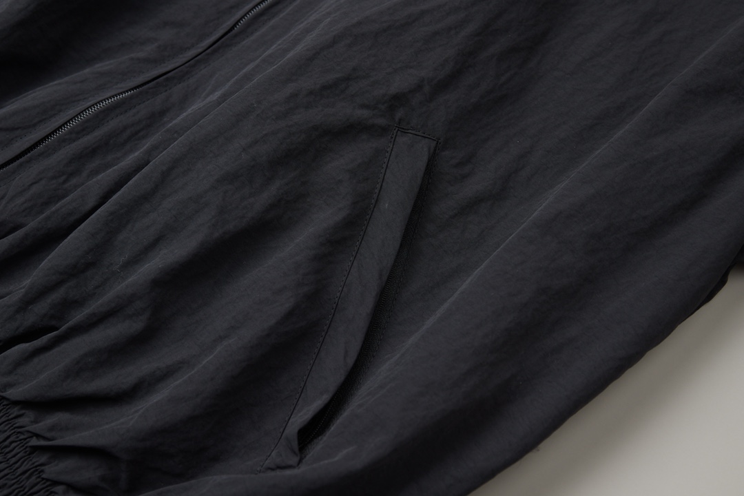 Balenciaga 巴黎世家 𝘽𝘼𝙇𝙀𝙉𝘾𝙄𝘼𝙂𝘼 BLCG 26SS 71前后半环字母刺绣运动套装
