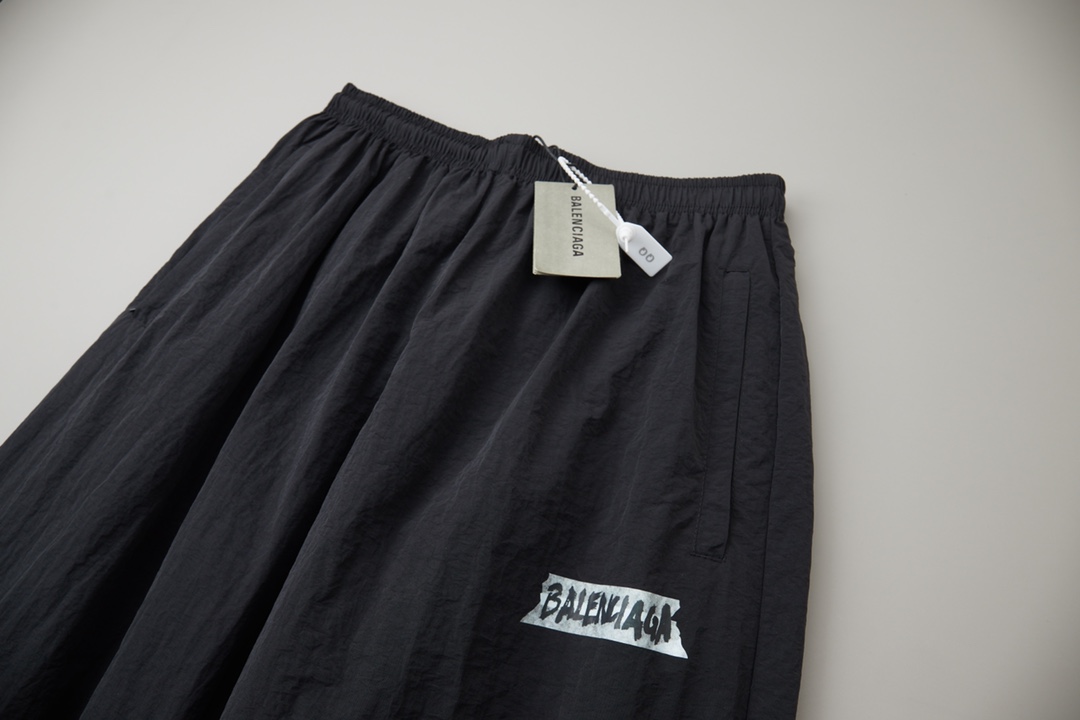 Balenciaga 巴黎世家 𝘽𝘼𝙇𝙀𝙉𝘾𝙄𝘼𝙂𝘼 BLCG 26SS 71白胶带印花运动套装