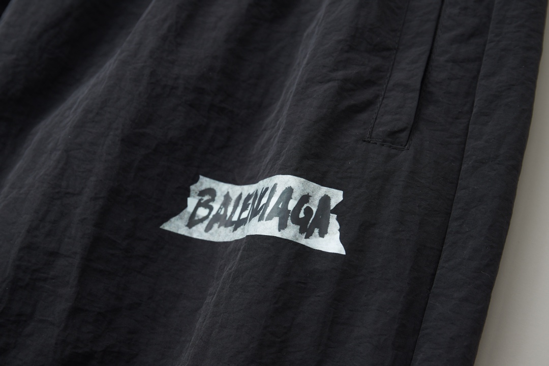 Balenciaga 巴黎世家 𝘽𝘼𝙇𝙀𝙉𝘾𝙄𝘼𝙂𝘼 BLCG 26SS 71白胶带印花运动套装