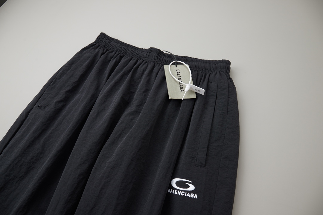 Balenciaga 巴黎世家 𝘽𝘼𝙇𝙀𝙉𝘾𝙄𝘼𝙂𝘼 BLCG 26SS 71前后半环字母刺绣运动套装