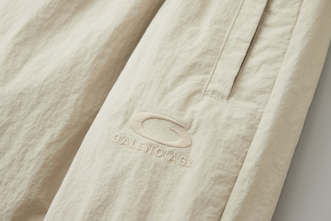Balenciaga 巴黎世家 𝘽𝘼𝙇𝙀𝙉𝘾𝙄𝘼𝙂𝘼 BLCG 26SS 71前后半环字母刺绣运动套装