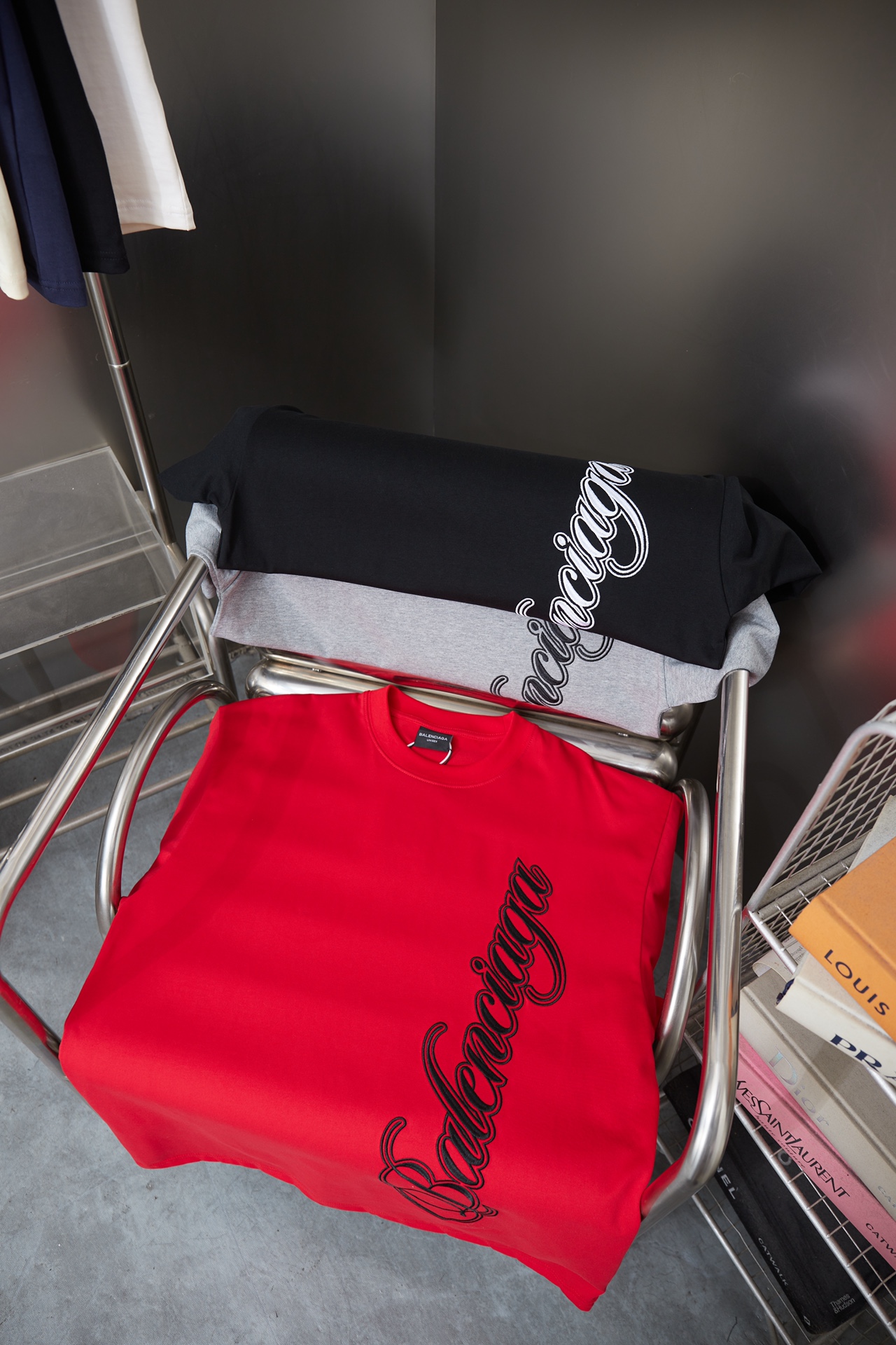 Balenciaga BALELE 巴黎世家 26SS早春新款 马年限定新款 刺绣ogo短袖