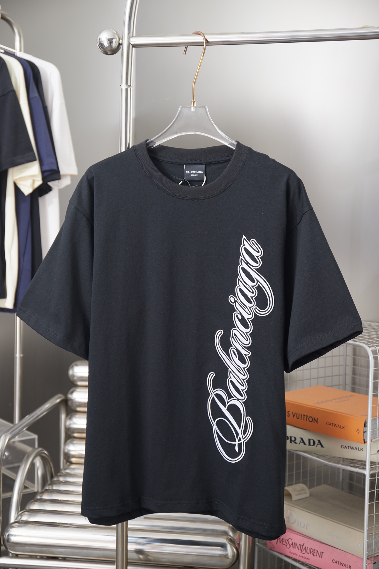 Balenciaga BALELE 巴黎世家 26SS早春新款 马年限定新款 刺绣ogo短袖
