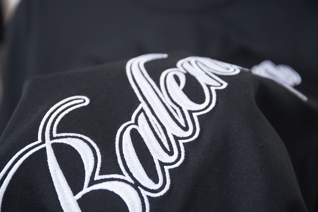 Balenciaga BALELE 巴黎世家 26SS早春新款 马年限定新款 刺绣ogo短袖