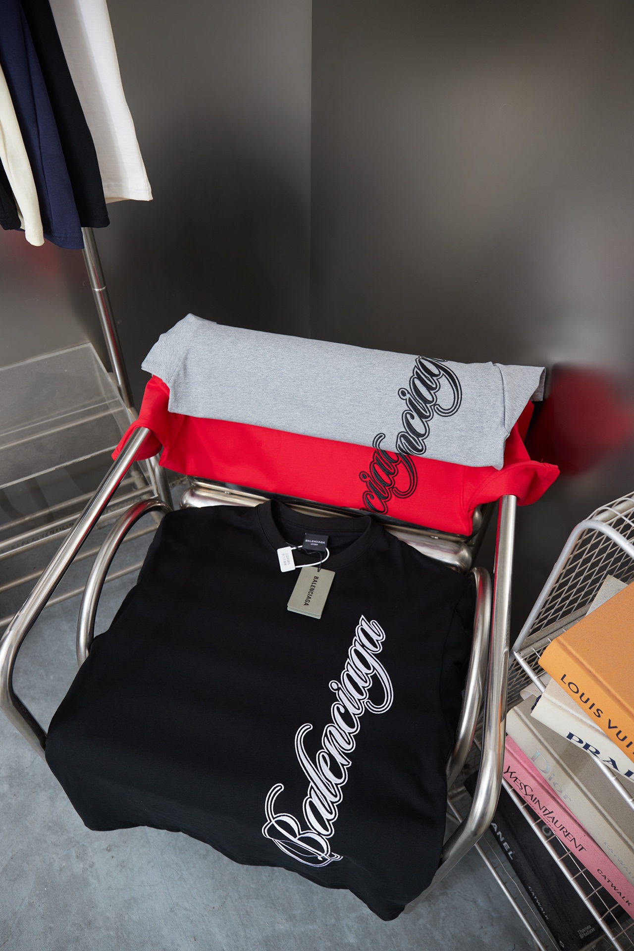Balenciaga BALELE 巴黎世家 26SS早春新款 马年限定新款 刺绣ogo短袖