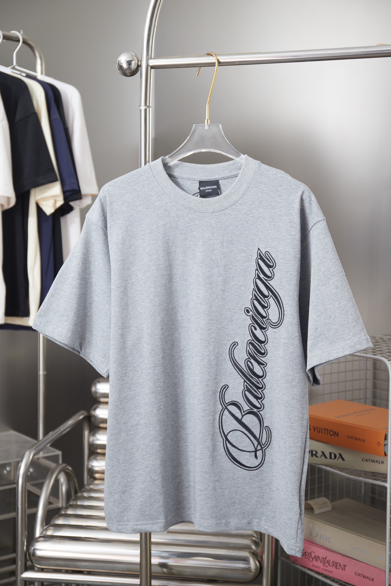 Balenciaga BALELE 巴黎世家 26SS早春新款 马年限定新款 刺绣ogo短袖