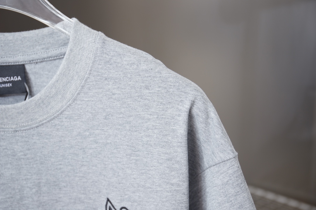 Balenciaga BALELE 巴黎世家 26SS早春新款 马年限定新款 刺绣ogo短袖