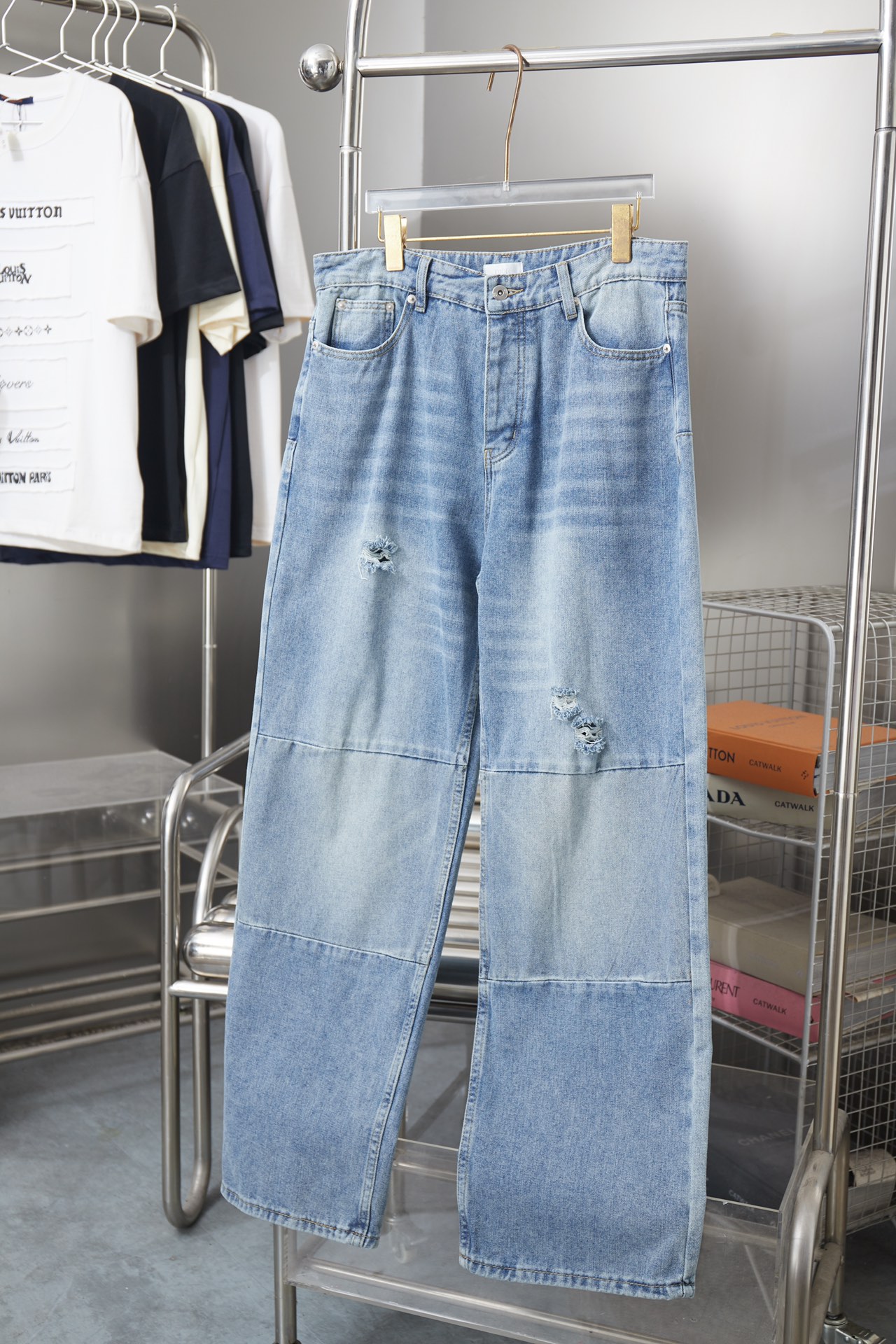 @140 Los nuevos jeans Dijia 26ss se presentaron en el primer desfile de Jonathan Anderson para Dior, rindiendo homenaje…