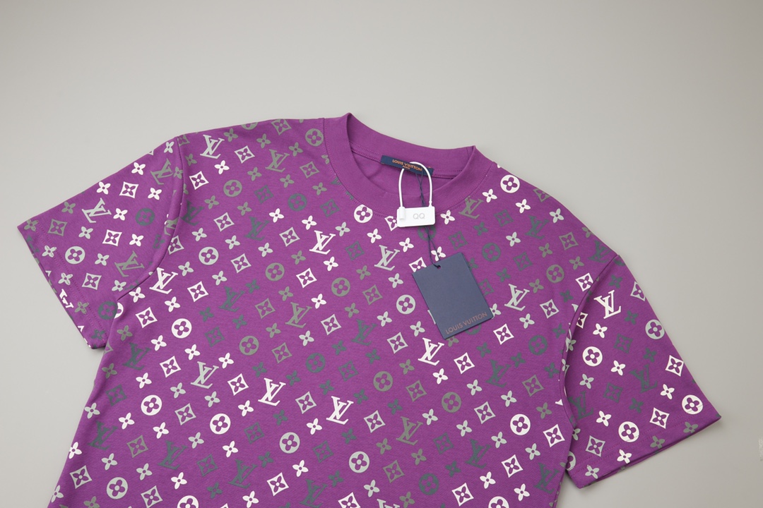 Louis Vuitton Lv 2026早春新款 MONOGRAM 老花渐变短袖T恤 以数码印刷工艺为Monogram渐变图案渲染像素光影