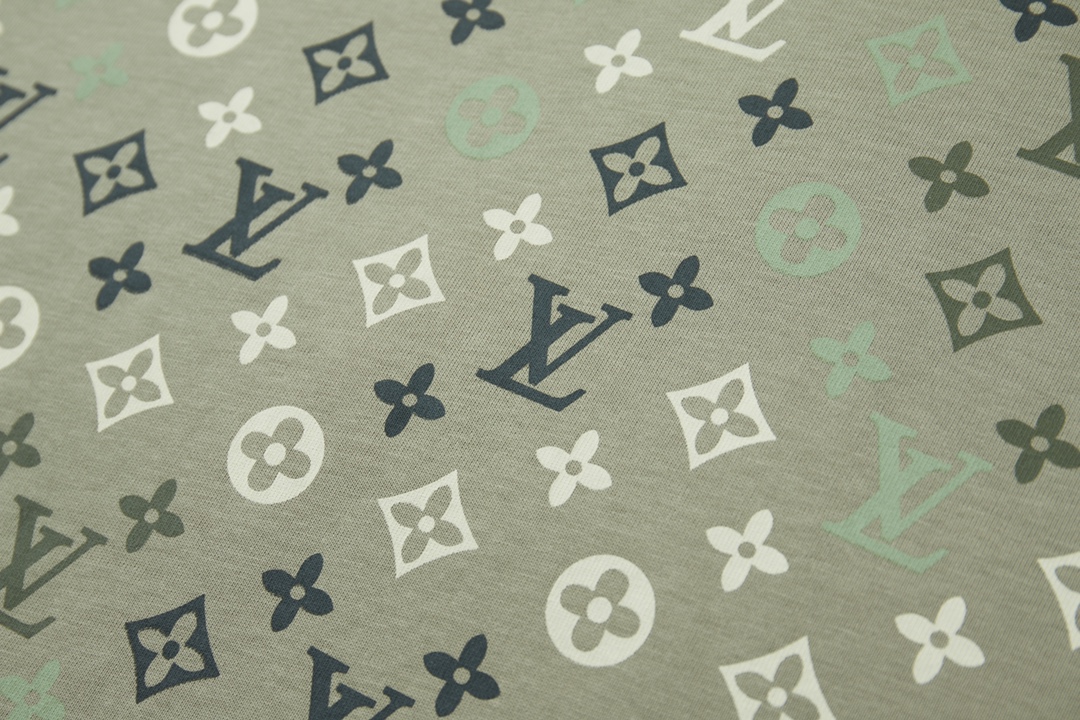 Louis Vuitton Lv 2026早春新款 MONOGRAM 老花渐变短袖T恤 以数码印刷工艺为Monogram渐变图案渲染像素光影