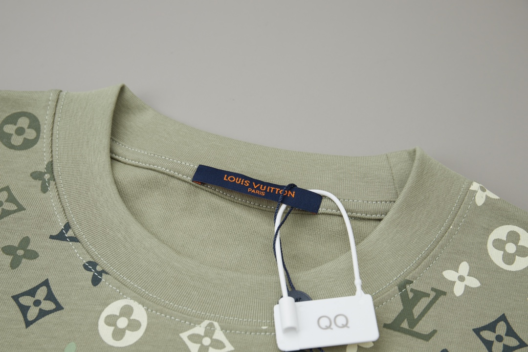 Louis Vuitton Lv 2026早春新款 MONOGRAM 老花渐变短袖T恤 以数码印刷工艺为Monogram渐变图案渲染像素光影