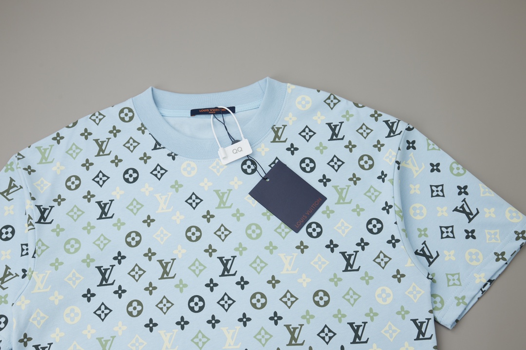 Louis Vuitton Lv 2026早春新款 MONOGRAM 老花渐变短袖T恤 以数码印刷工艺为Monogram渐变图案渲染像素光影