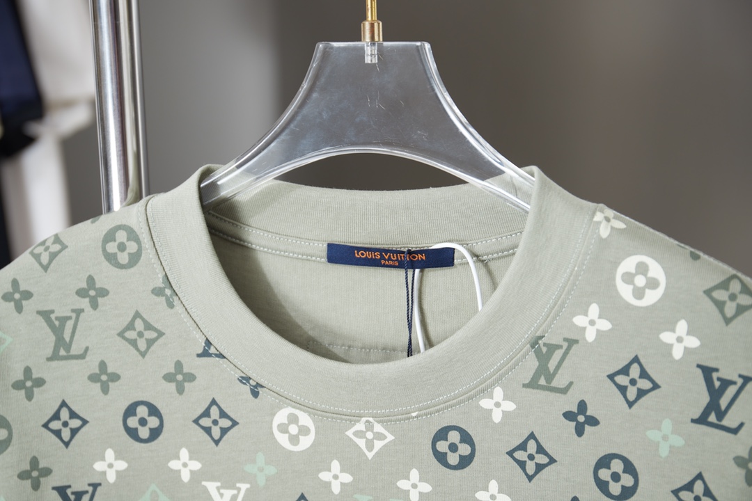 Louis Vuitton Lv 2026早春新款 MONOGRAM 老花渐变短袖T恤 以数码印刷工艺为Monogram渐变图案渲染像素光影