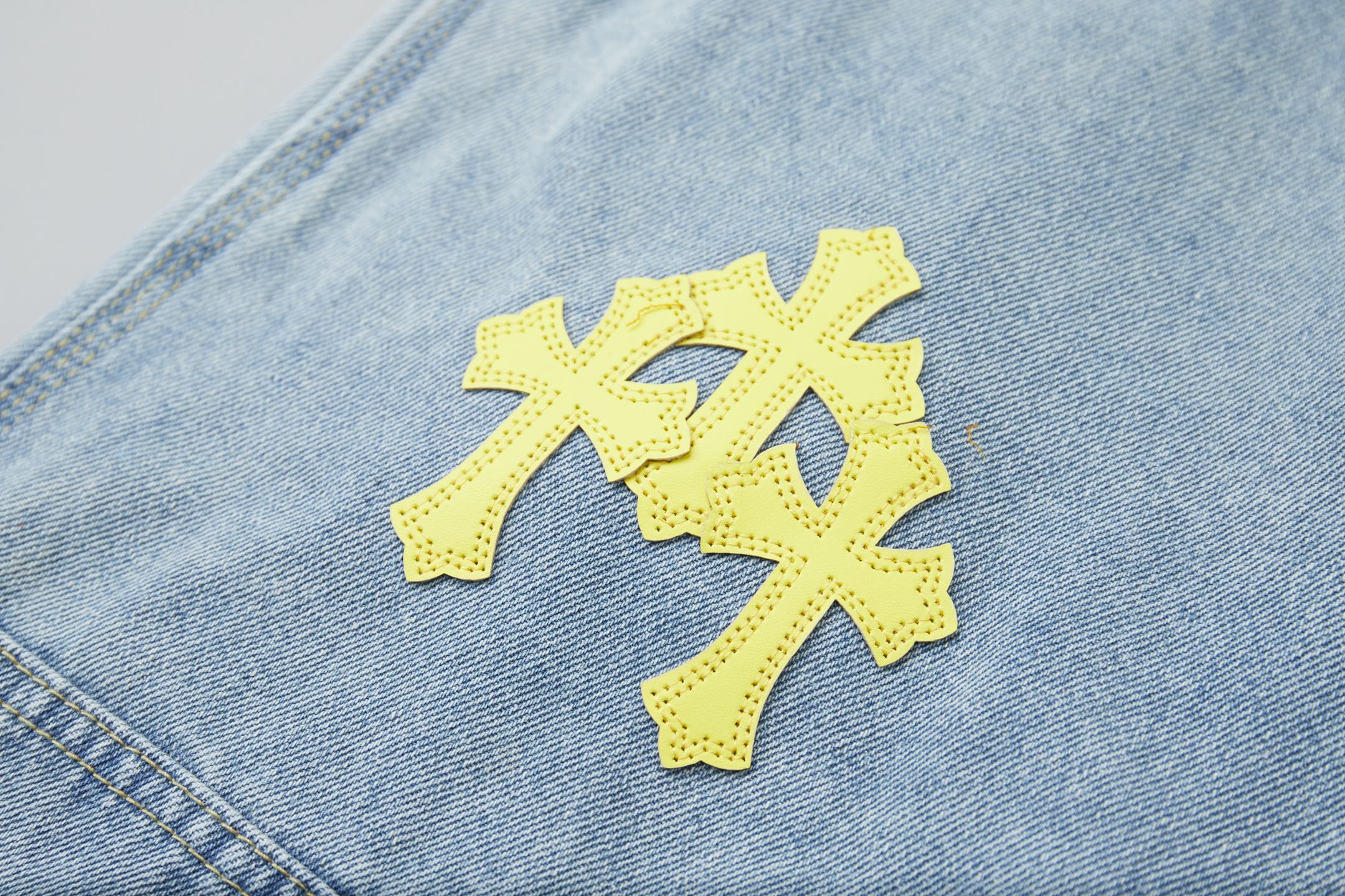 Chrome Hearts ​​克罗心黄十字牛仔短裤​​